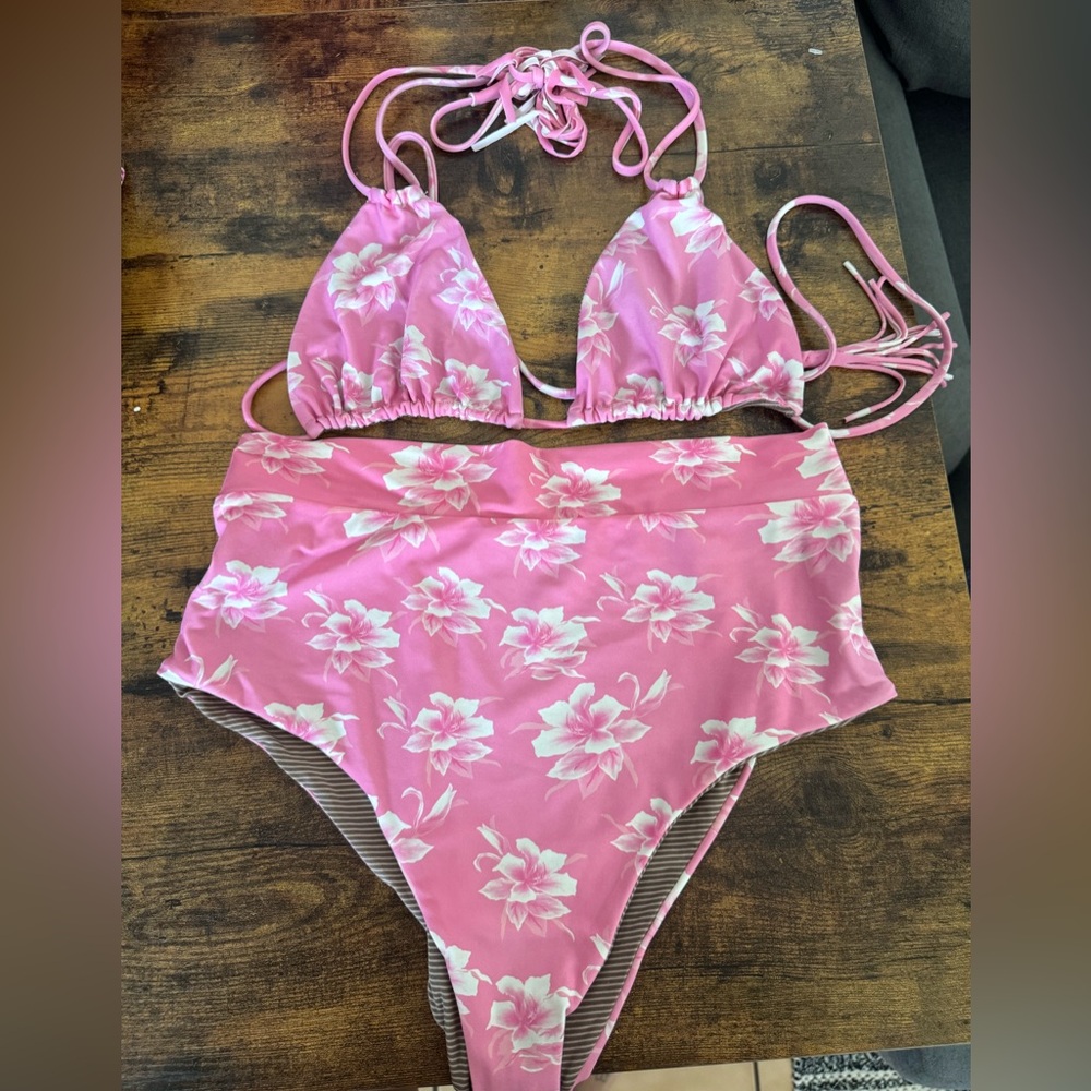Acacia Vintage Neon Echo Bottom & Cannons Top